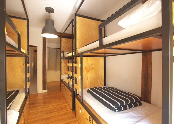 Hostel Surfing Etxea - Surf San Sebastian