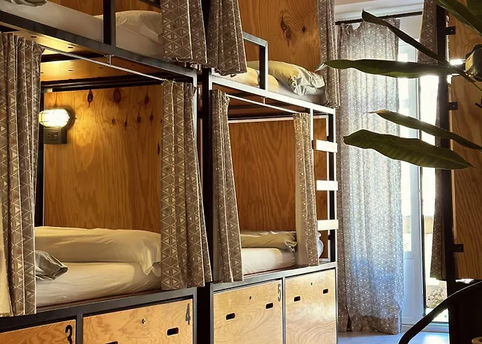 Hostel Surfing Etxea - Surf San Sebastian