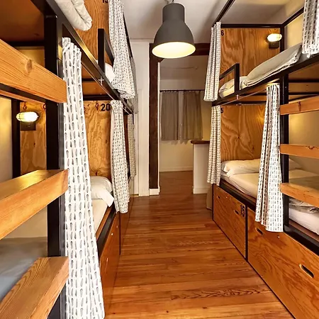 Surfing Etxea - Surf Hostel Σαν Σεμπαστιάν