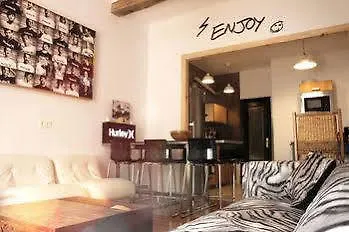 Surfing Etxea - Surf Hostel Σαν Σεμπαστιάν